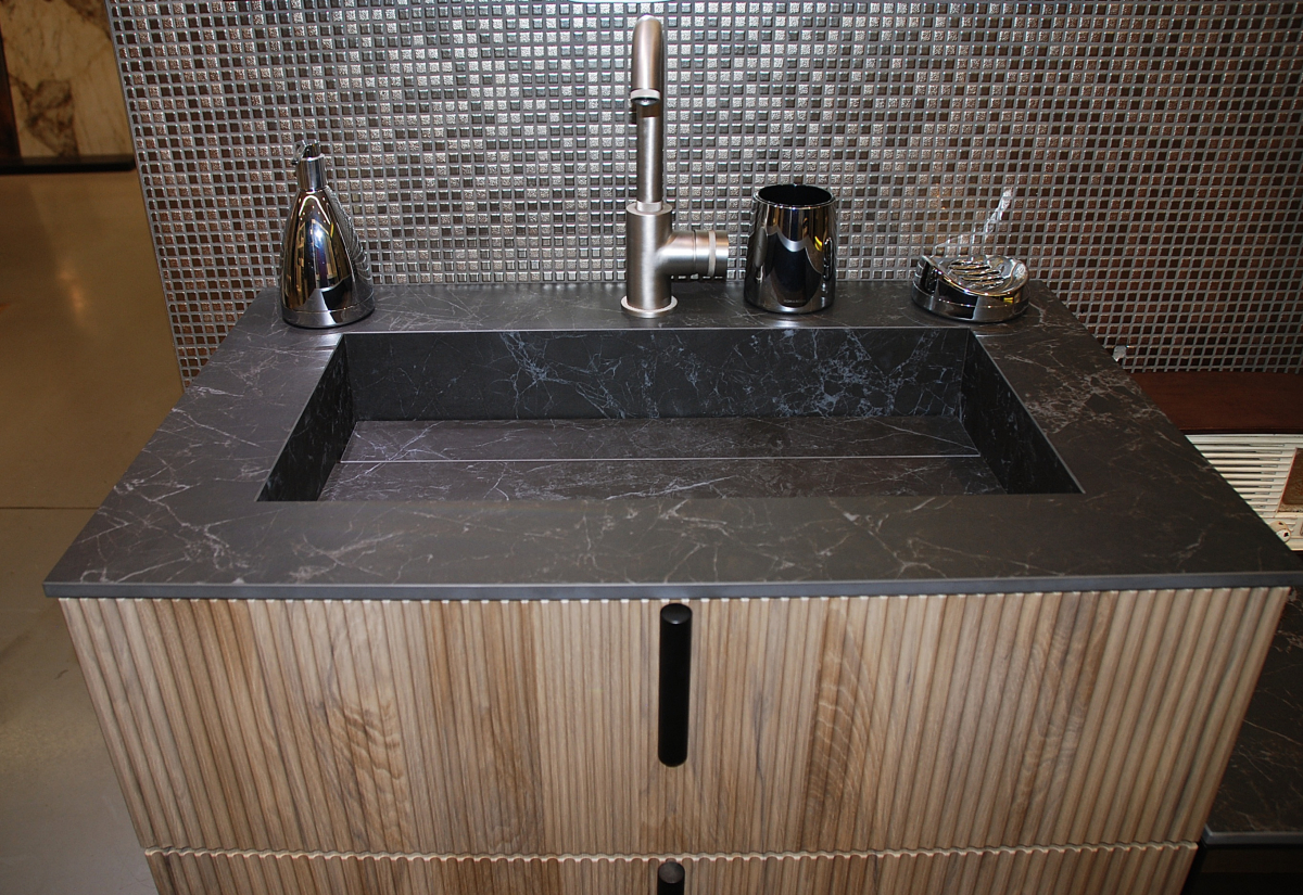 Vertigo Puntotre: Arredo Bagno Moderno con Finitura Dark Rock Ford 